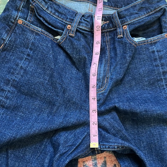 Old Navy High Rise Barrel Leg Jeans - Picture 4 of 9